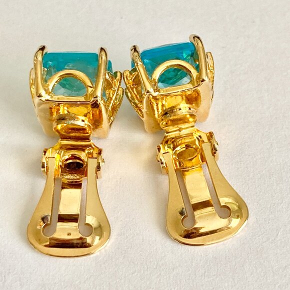 Vintage Aqua Blue Glass Clip On Earrings Jeweled Cut Gold Plated Huggie 70's USA - Picture 8 of 10